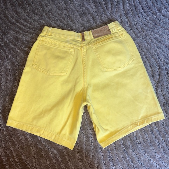 vintage yellow Coca Cola mom shorts - Picture 2 of 4